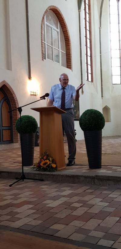 Ortsvorsitzender Wolfgang Schrmann begrt die Gste