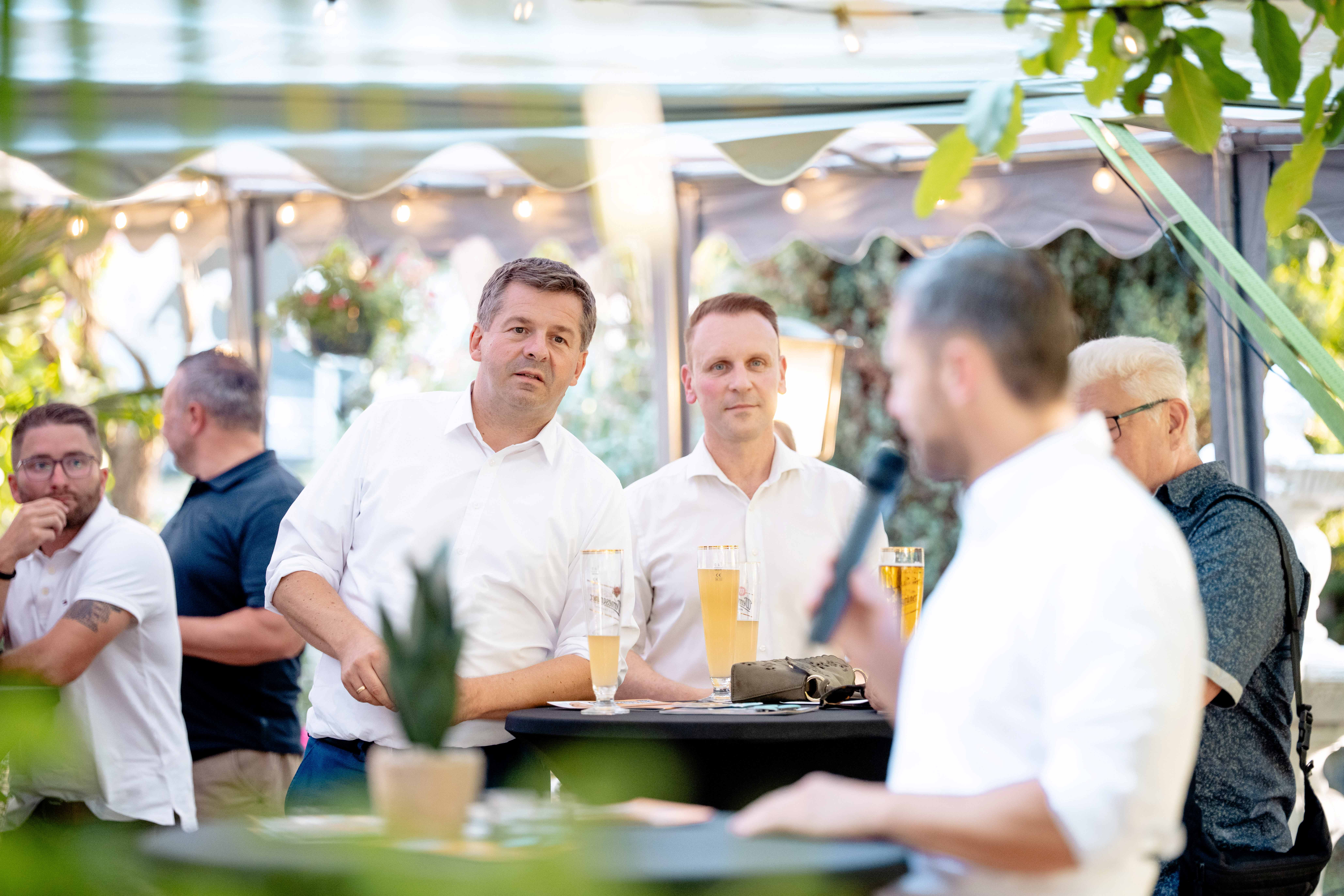 Spitzenkandidat Sven Schulze bei der gut besuchten B�rgerversammlung der CDU in Osterburg. Foto: Steffen B�ttcher